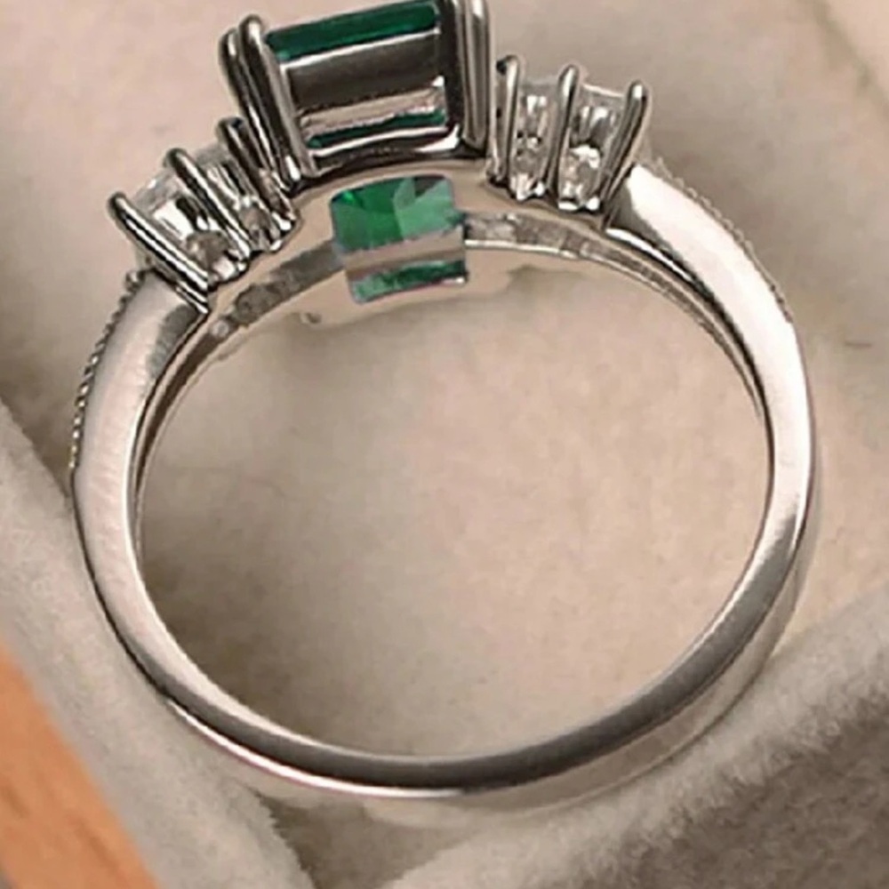 PRINCESS CUT GREEN SAPPHIRE ENGAGMENT RING - Picture 3 of 5